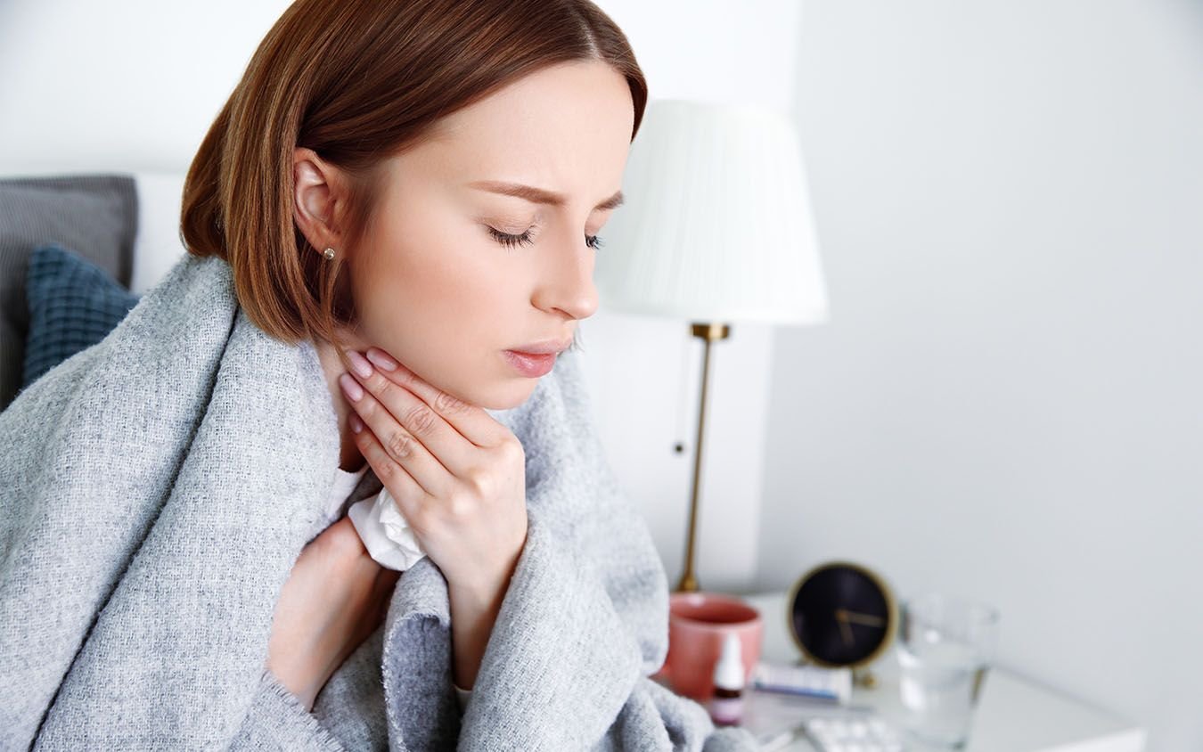 Mujer con Dolor de Garganta